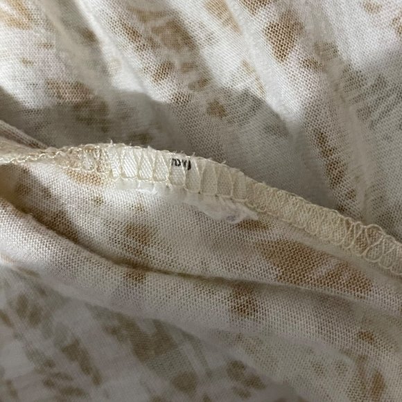 Chico’s women's size 3 (XL) beige/gold zebra print v neck top - Picture 5 of 7